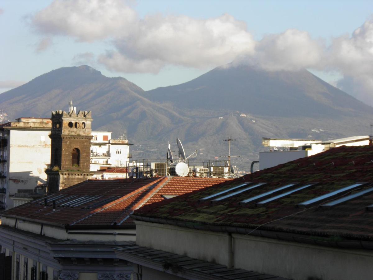 Alloggio in famiglia La Stanza Grande Della Luna D'irene Napoli